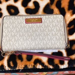 Michael kors wristlet